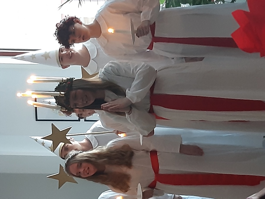 Lucia, tärnor och stjärngossar