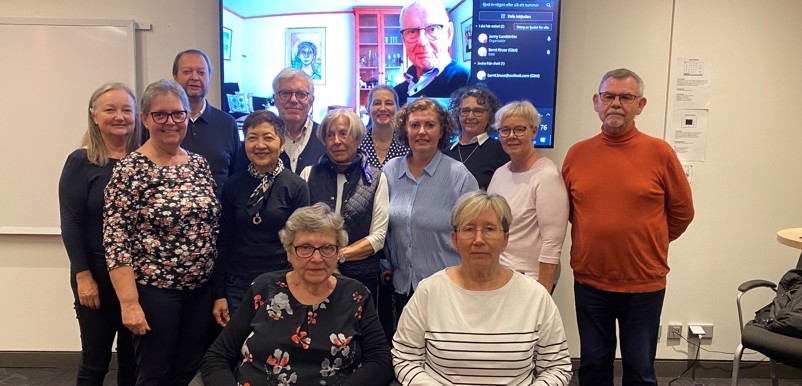 En gruppbild på Parkinsonförbundets styrelse och kanslipersonal taget hösten 2021