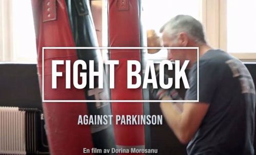Fight back against Parkinson, i bakgrunden en man som boxar på en sandsäck